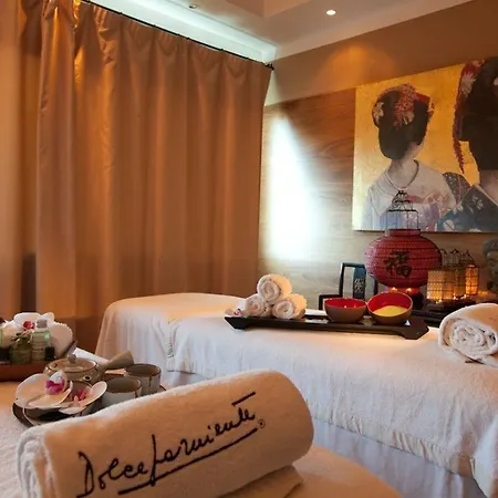 فندق Martini 4*